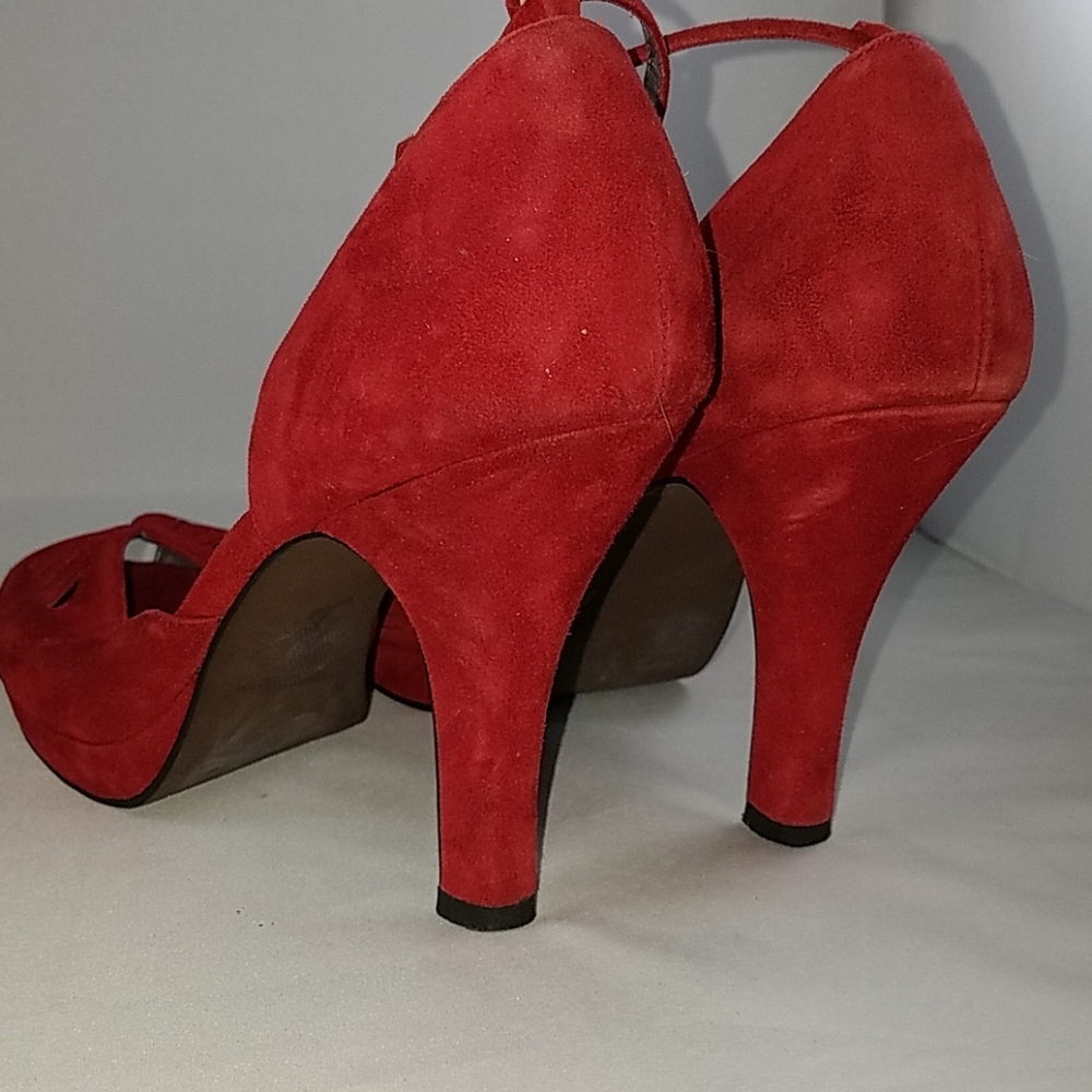 Heels - Picture 4 of 4